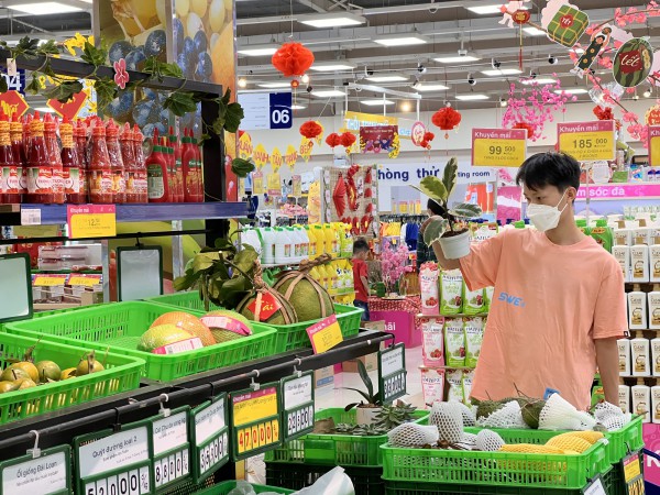 Sáng 30 Tết: Siêu thị vùng biên quầy kệ hết sạch hàng