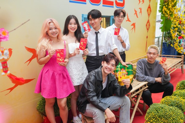 Sinh viên thích thú Sinh viên thích thú