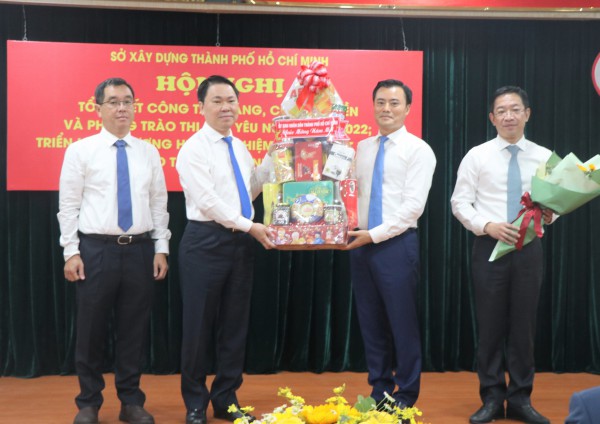 Sở Xây dựng TP.HCM gặp khó trong di dời nhà lấn chiếm kênh, rạch