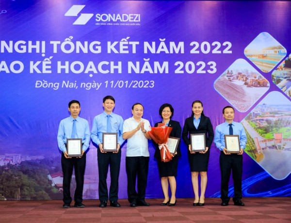 Sonadezi khen thưởng 5 nhóm người đại diện phần vốn và biểu dương nỗ lực của gần 4.000 CBNV Sonadezi khen thưởng 5 nhóm người đại diện phần vốn và biểu dương nỗ lực của gần 4.000 CBNV