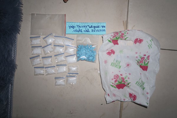 Tạm giữ hình sự nghi phạm từ Đồng Nai về Bình Phước thuê nhà trọ bán ma túy Tạm giữ hình sự nghi phạm từ Đồng Nai về Bình Phước thuê nhà trọ bán ma túy
