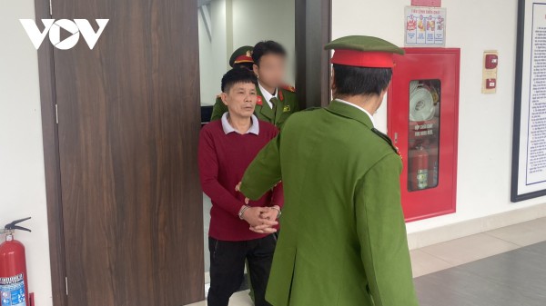 Tẩm xăng đốt nhà khi 5 người đang ngủ, bị tuyên phạt 9 năm tù