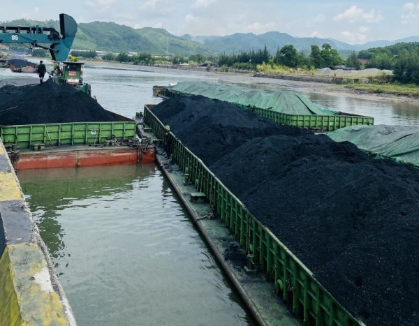 Tập đoàn TKV:  "Xông" cảng cho ngày mùng 1 Tết với 41.000 tấn than