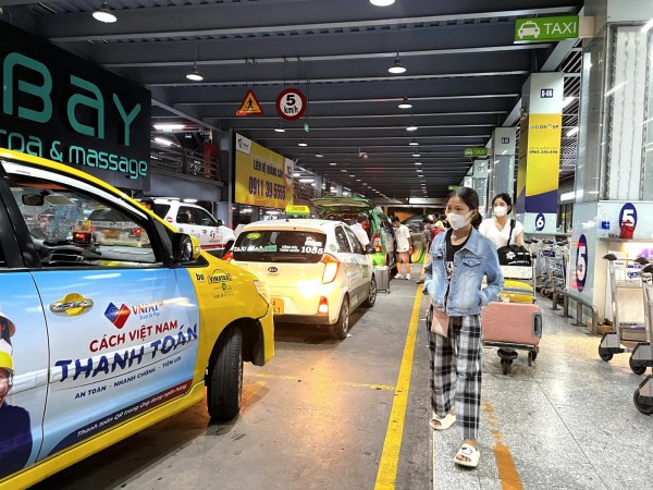 Tết này, Tân Sơn Nhất có lo thiếu taxi?