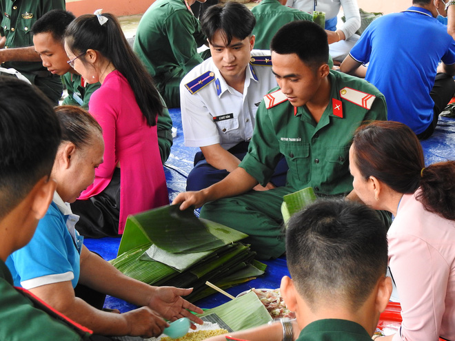 Tết về sớm trên đảo Hải Tặc