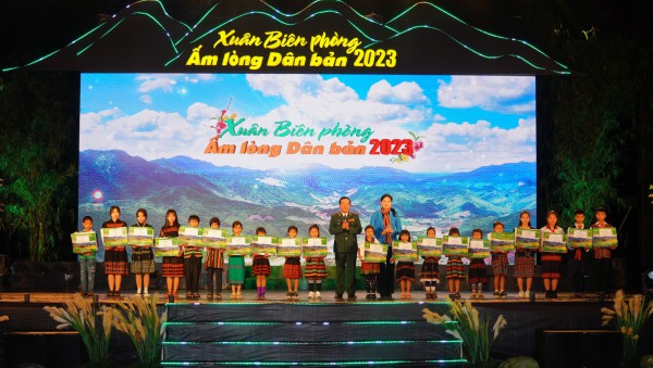 Thường trực Ban Bí thư Võ Văn Thưởng dự chương trình 