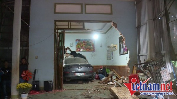 Tình tiết mới vụ ô tô lao vào nhà dân tông chết người đàn ông