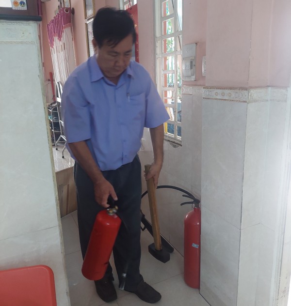 Tổ liên gia PCCC ở TP.HCM cứu 3 trẻ em, 2 người lớn trong căn nhà cháy