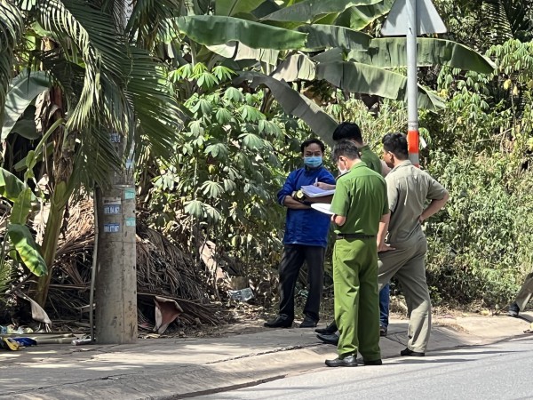 TP.HCM: Phát hiện bé gái sơ sinh tử vong trên vỉa hè, bên cạnh có bình sữa