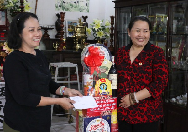 TP.HCM: Thăm, động viên công nhân khó khăn, doanh nghiệp tiêu biểu