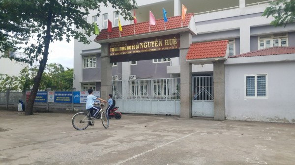 TP.HCM: Xôn xao clip nữ sinh lớp 7 bị bạn cùng trường đánh, đập đầu vào tường TP.HCM: Xôn xao clip nữ sinh lớp 7 bị bạn cùng trường đánh, đập đầu vào tường