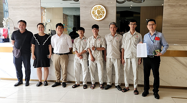 trao-qua-don-tet-nguyen-dan-quy-mao-2023-cho-cb-cnv-ha-do-centrosa