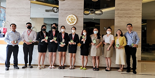 trao-qua-don-tet-nguyen-dan-quy-mao-2023-cho-cb-cnv-ha-do-centrosa