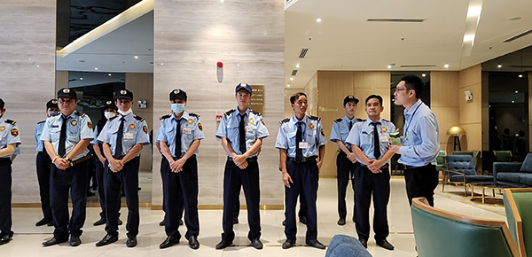 trao-qua-don-tet-nguyen-dan-quy-mao-2023-cho-cb-cnv-ha-do-centrosa