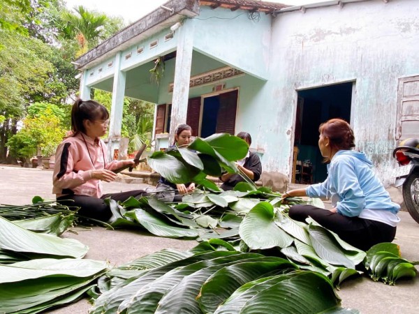 Trẻ mầm non TP.HCM gói bánh chưng, đi chợ tết sớm
