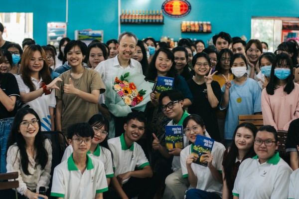 Trương Anh Tú: ‘Thơ Việt đương đại đã có và có bao nhiêu nhà thơ thực sự?