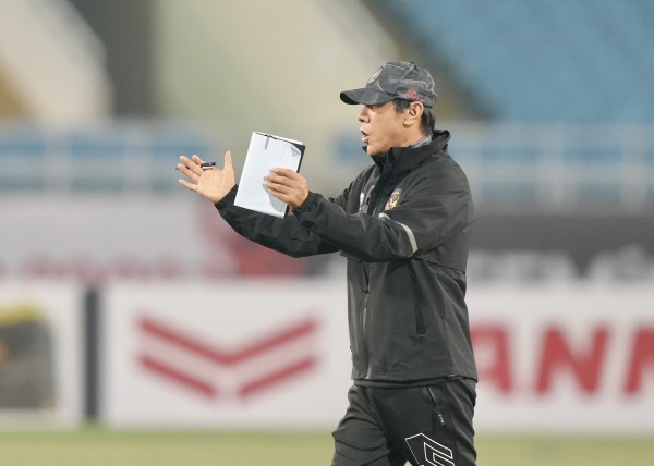 Tuyển Indonesia: HLV Shin Tae-yong trầm ngâm tại sân Mỹ Đình