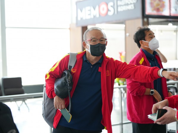 Tuyển Việt Nam được truyền nước trước khi sang Thái Lan đấu chung kết AFF Cup 2022