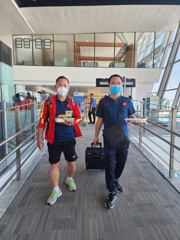 Tuyển Việt Nam được truyền nước trước khi sang Thái Lan đấu chung kết AFF Cup 2022