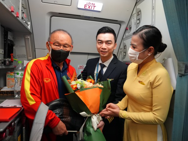 Tuyển Việt Nam được truyền nước trước khi sang Thái Lan đấu chung kết AFF Cup 2022