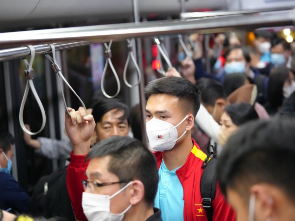 Tuyển Việt Nam gặp sự cố nhỏ tại sân bay