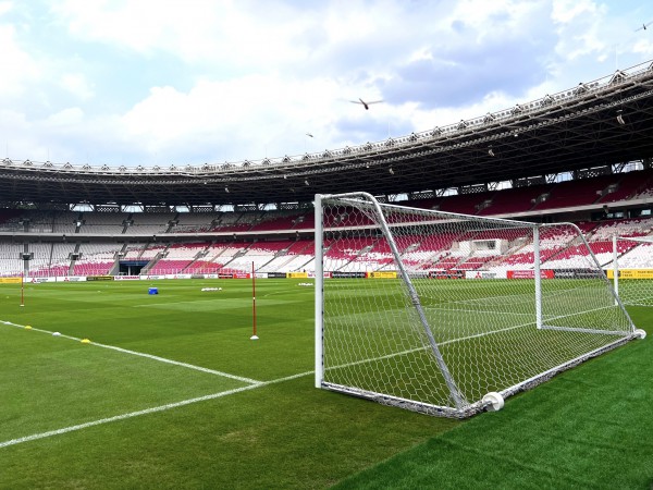 Tuyển Việt Nam: Nhìn mặt cỏ sân Gelora Bung Karno mà xót xa sân Mỹ Đình!