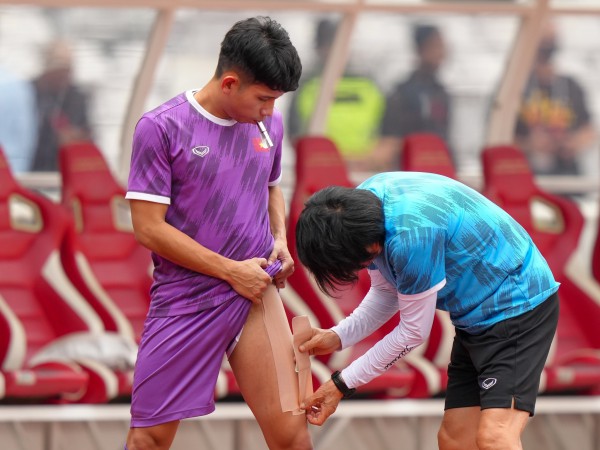 Tuyển Việt Nam: Nhìn mặt cỏ sân Gelora Bung Karno mà xót xa sân Mỹ Đình!