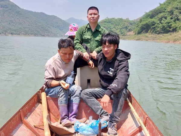 Vật lộn với tội phạm dưới lòng sông Đà để ngăn những ‘cái chết trắng’