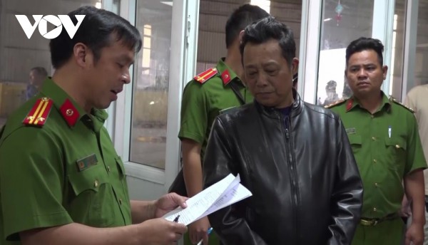 Vì sao không biết đọc biết viết lại trở thành giám đốc trung tâm đăng kiểm?