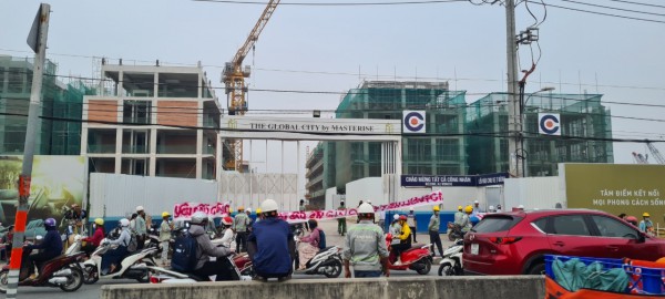 Vụ công nhân xây dựng giăng băng rôn đòi tiền công: Họp các bên để giải quyết