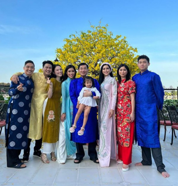 ‘Vua hàng hiệu’ Johnathan Hạnh Nguyễn: 