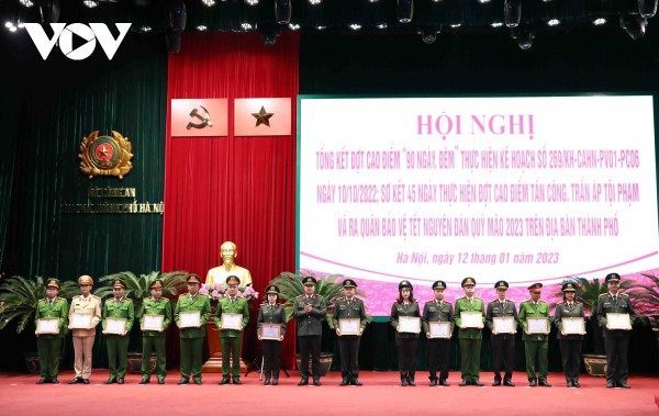 Xe bọc thép diễu hành trong lễ xuất quân dịp Tết của Công an Hà Nội