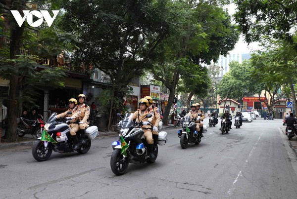 Xe bọc thép diễu hành trong lễ xuất quân dịp Tết của Công an Hà Nội