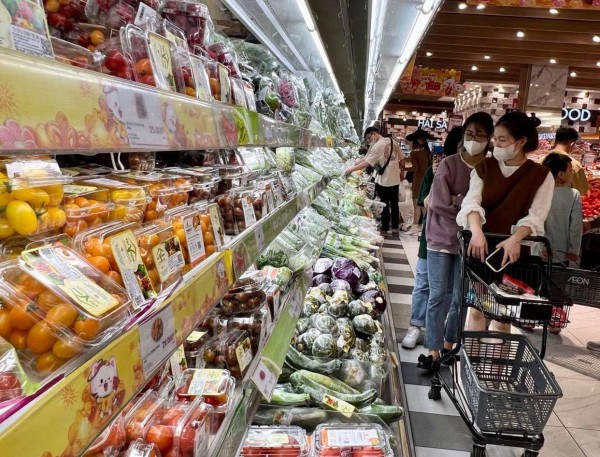 Xếp hàng dài chờ thanh toán lúc 22 giờ đêm tại các siêu thị, TTTM ở Hà Nội những ngày cận Tết