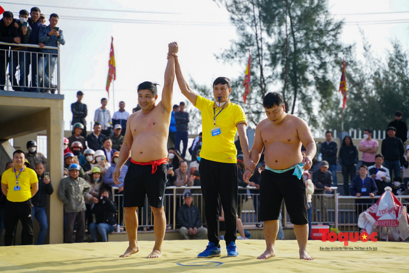 Mùa xuân đến với hội vật có truyền thống hàng trăm năm tuổi - Ảnh 11.