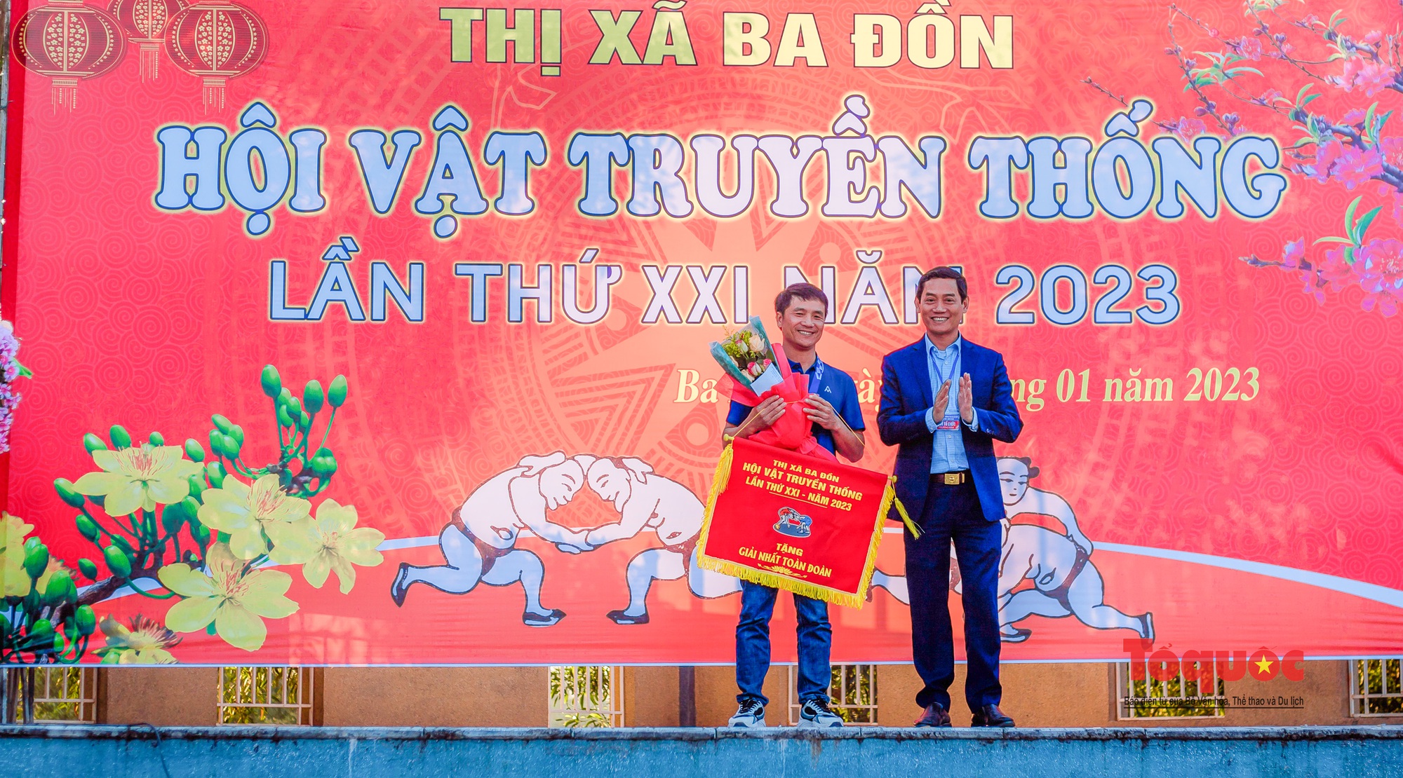 Mùa xuân đến với hội vật có truyền thống hàng trăm năm tuổi - Ảnh 12.