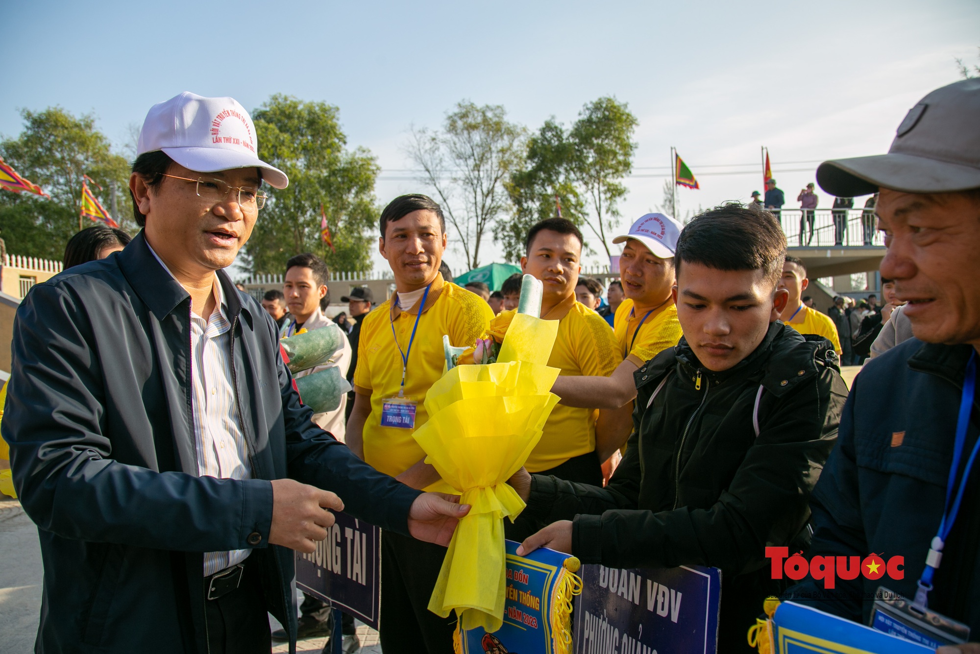 Mùa xuân đến với hội vật có truyền thống hàng trăm năm tuổi - Ảnh 3.