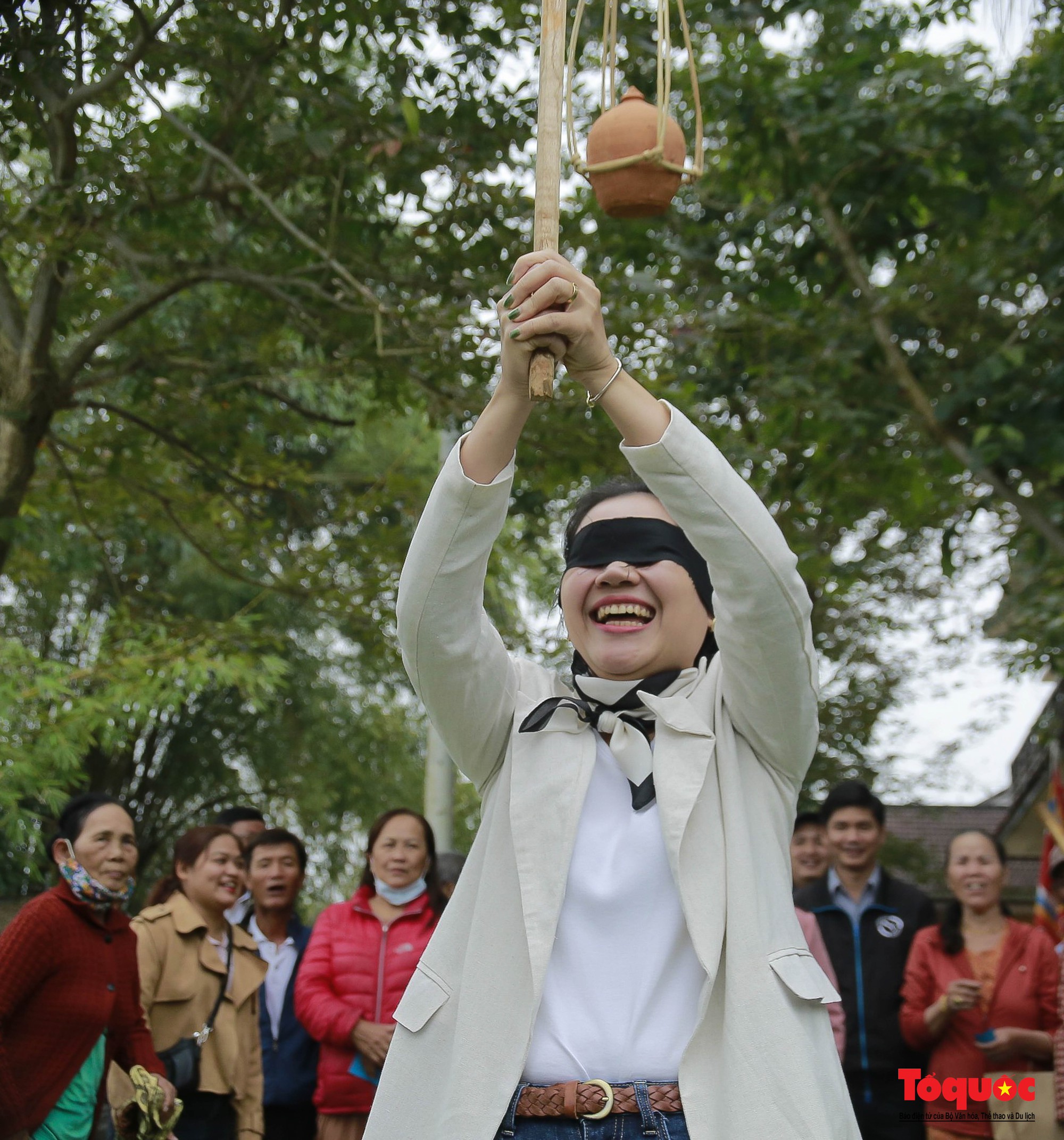 Du khách thích thú tham gia ngày hội làng nghề truyền thống Kim Bồng - Ảnh 6. Du khách thích thú tham gia ngày hội làng nghề truyền thống Kim Bồng - Ảnh 6.