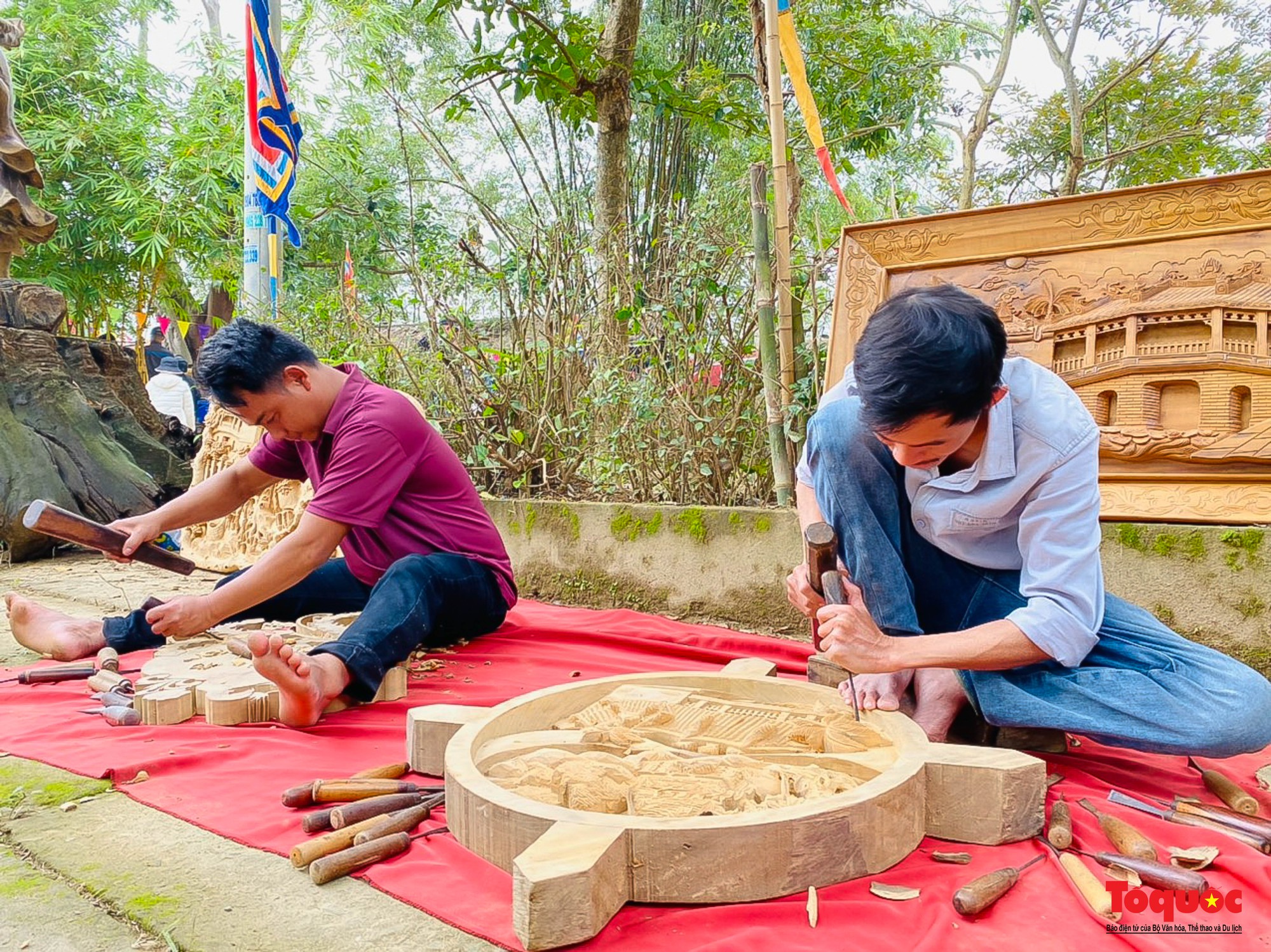 Du khách thích thú tham gia ngày hội làng nghề truyền thống Kim Bồng - Ảnh 10. Du khách thích thú tham gia ngày hội làng nghề truyền thống Kim Bồng - Ảnh 10.