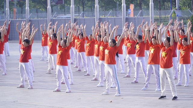300 VĐV tham dự Liên hoan các CLB Thể dục Dưỡng sinh tỉnh Bình Dương năm 2023 - Ảnh 3.