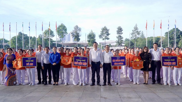 300 VĐV tham dự Liên hoan các CLB Thể dục Dưỡng sinh tỉnh Bình Dương năm 2023 - Ảnh 2.