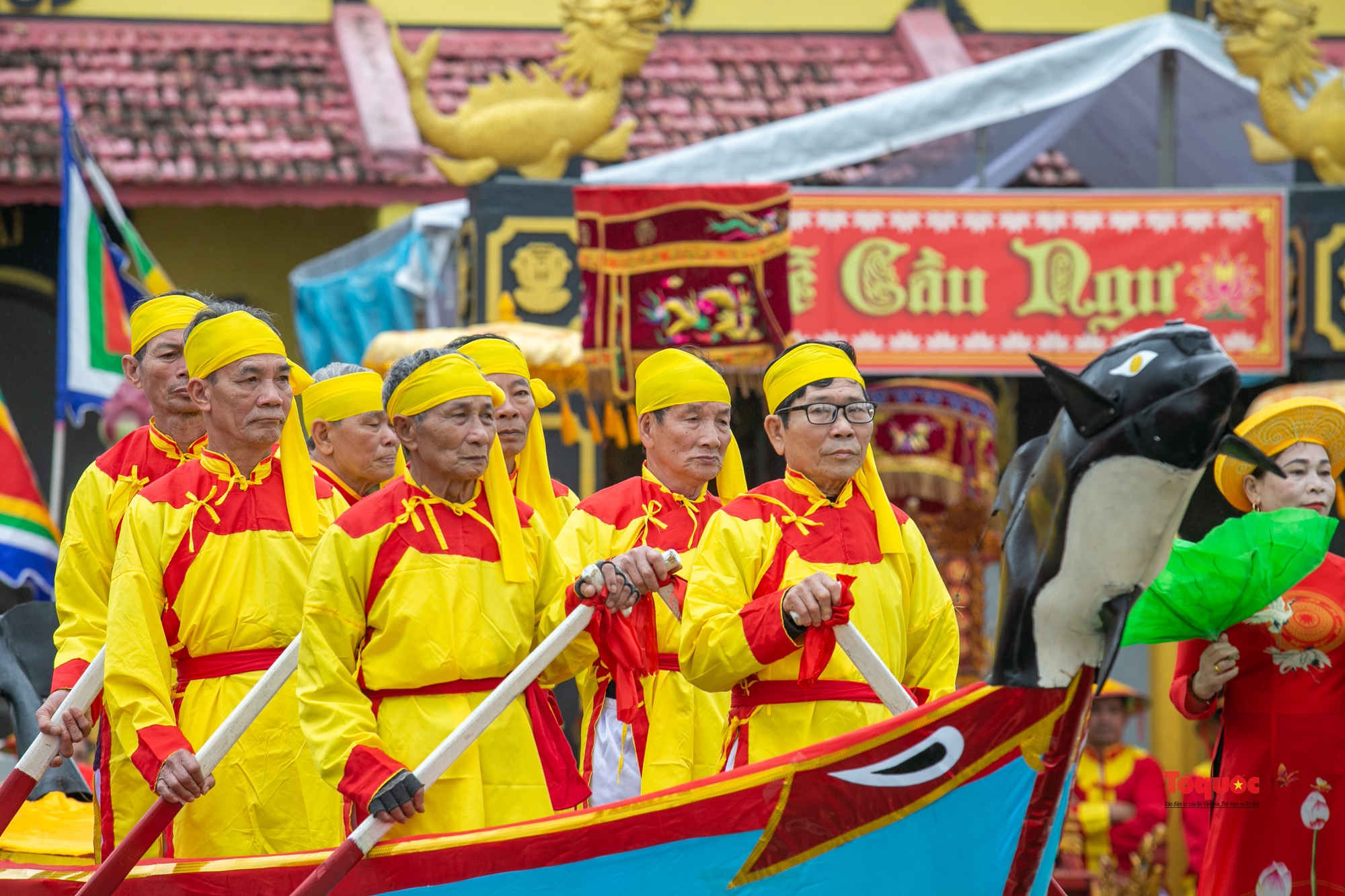 Ngày xuân thăm làng biển với lễ Cầu ngư đặc biệt đầu năm - Ảnh 8.