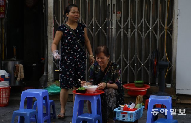 Phóng viên Hàn Quốc thích thú thốt lên: "Ở Việt Nam, mọi thứ đều ở trên đường!" - Ảnh 3.