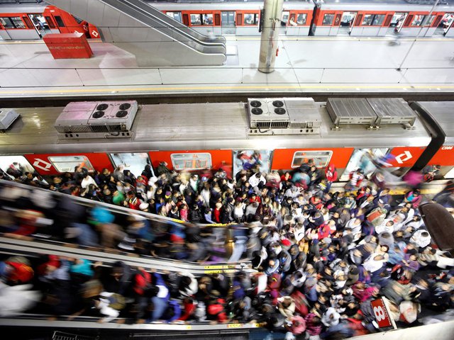 Người lao động các nước mưu sinh như thế nào: Bộ ảnh hé lộ lát cắt cuộc sống đi làm khắp nơi trên thế giới - Ảnh 5. Người lao động các nước mưu sinh như thế nào: Bộ ảnh hé lộ lát cắt cuộc sống đi làm khắp nơi trên thế giới - Ảnh 5.