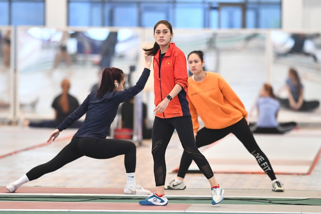 Bên trong khu tập luyện của ĐT đấu kiếm Việt Nam trước SEA Games 32 - Ảnh 2.