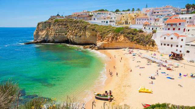 Châu Âu tìm giải pháp cân bằng du lịch vào mùa cao điểm  - Ảnh 1.