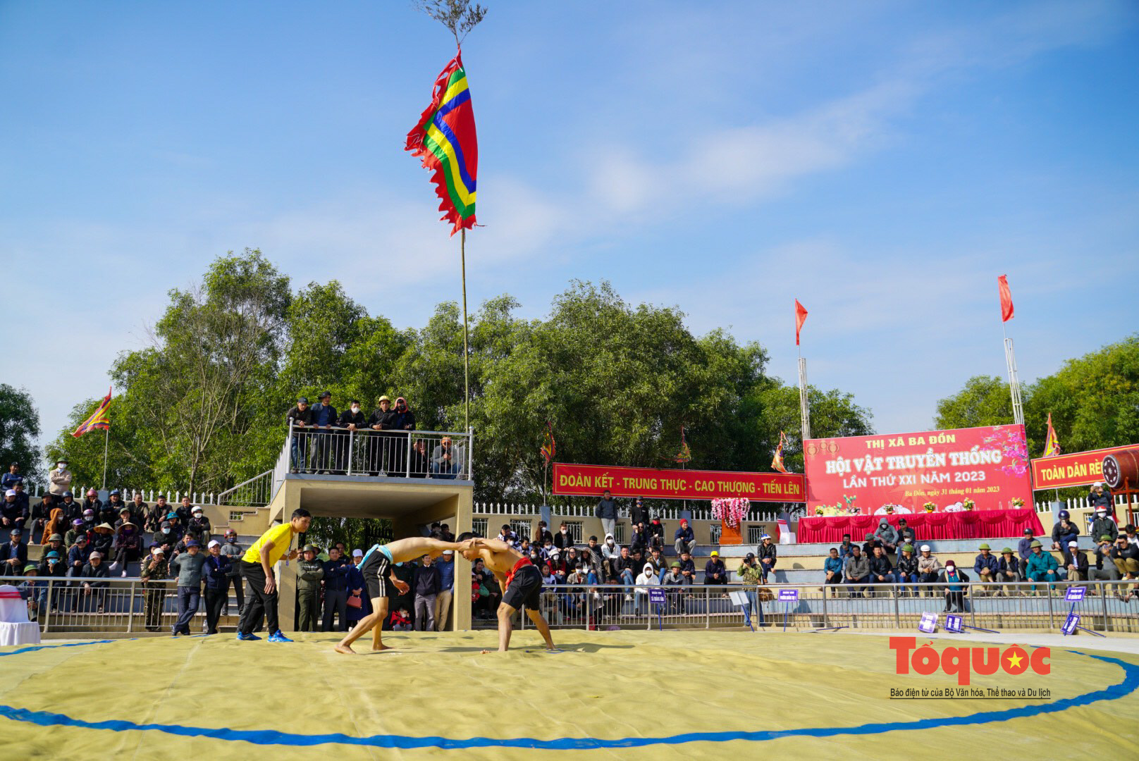 Mùa xuân đến với hội vật có truyền thống hàng trăm năm tuổi - Ảnh 1.