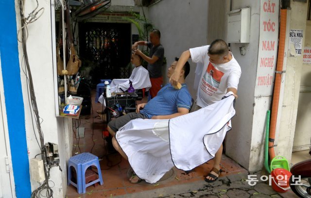 Phóng viên Hàn Quốc thích thú thốt lên: "Ở Việt Nam, mọi thứ đều ở trên đường!" - Ảnh 1.