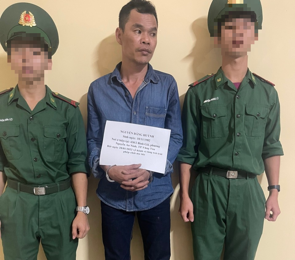 Bà Rịa - Vũng Tàu: Bắt nghi can tàng trữ trái phép chất ma túy trước quán karaoke