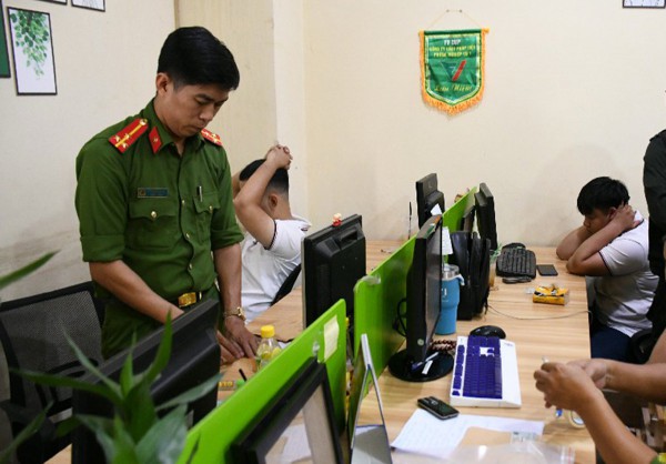 Băng nhóm đội lốt công ty luật ở TP.HCM đòi nợ thuê hơn 988 tỉ đồng ra sao?
